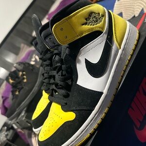 Jordan Air retro ones black and yellow